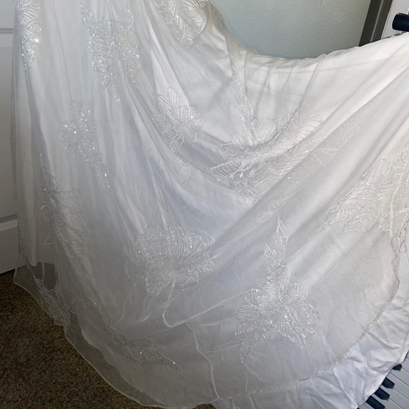 ASOS EDITION kimono sleeve wedding dress with floral embellishment - Picture 8 of 10